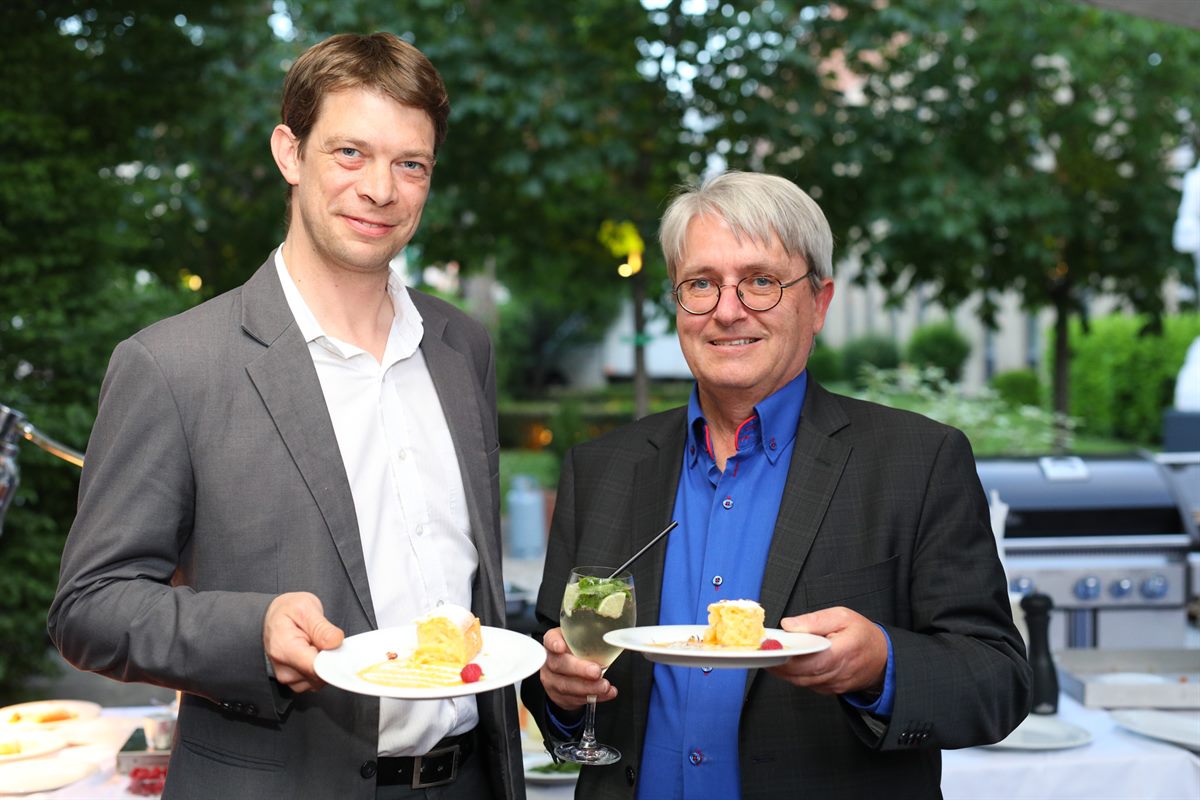 Ing. Johannes Pfaffenbichler (GF dopgas) und Heimo Irouschek (GF Napoleon Grills)
