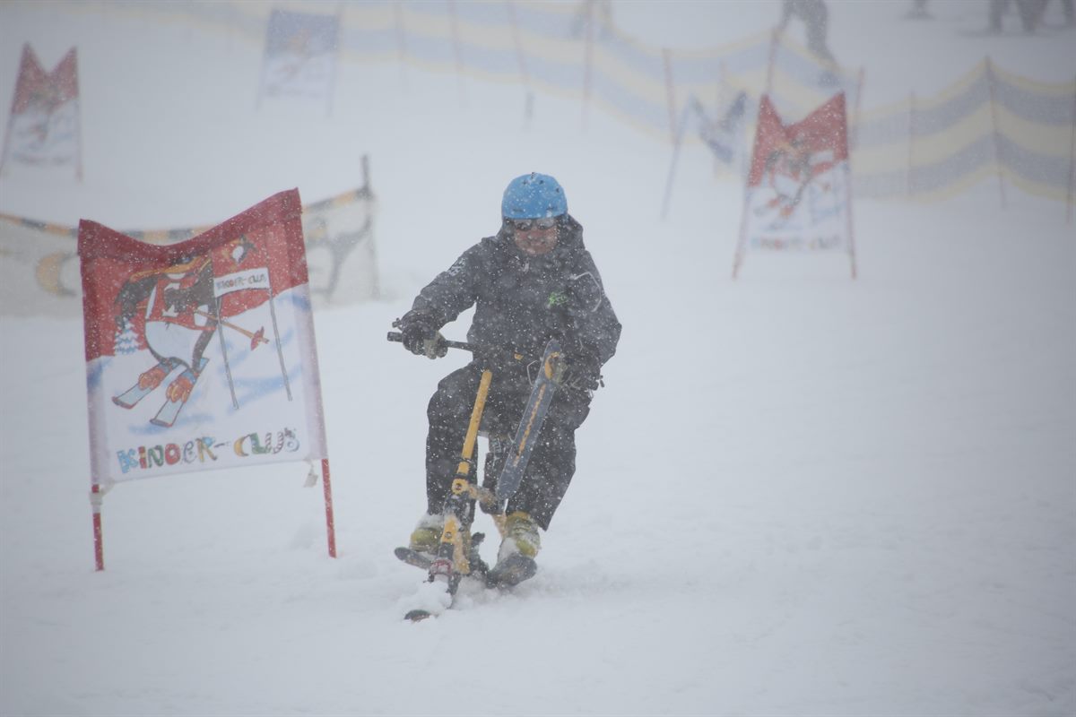 Elmar Kandolf beim Skibob-Rennen