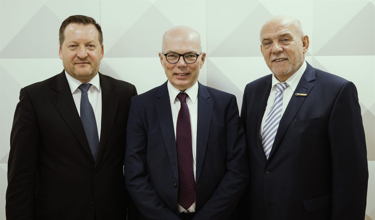 Klaus Lercher (neuer Haupteigentümer und Gf. TTI Personaldienstleistung), Dr. Andreas Szigmund (Vorstand-Vors. INVEST AG), Johann Höfler (Gründer TTI Personaldienstleistung)