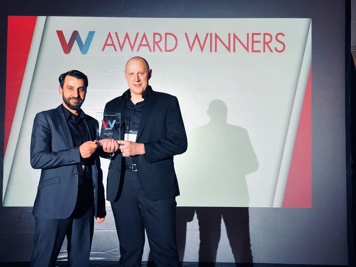 Khaled Aiesh (Verkauf International) und DI Andreas Gebhart (Geschäftsführung VeggieMeat) mit dem WABEL Award
