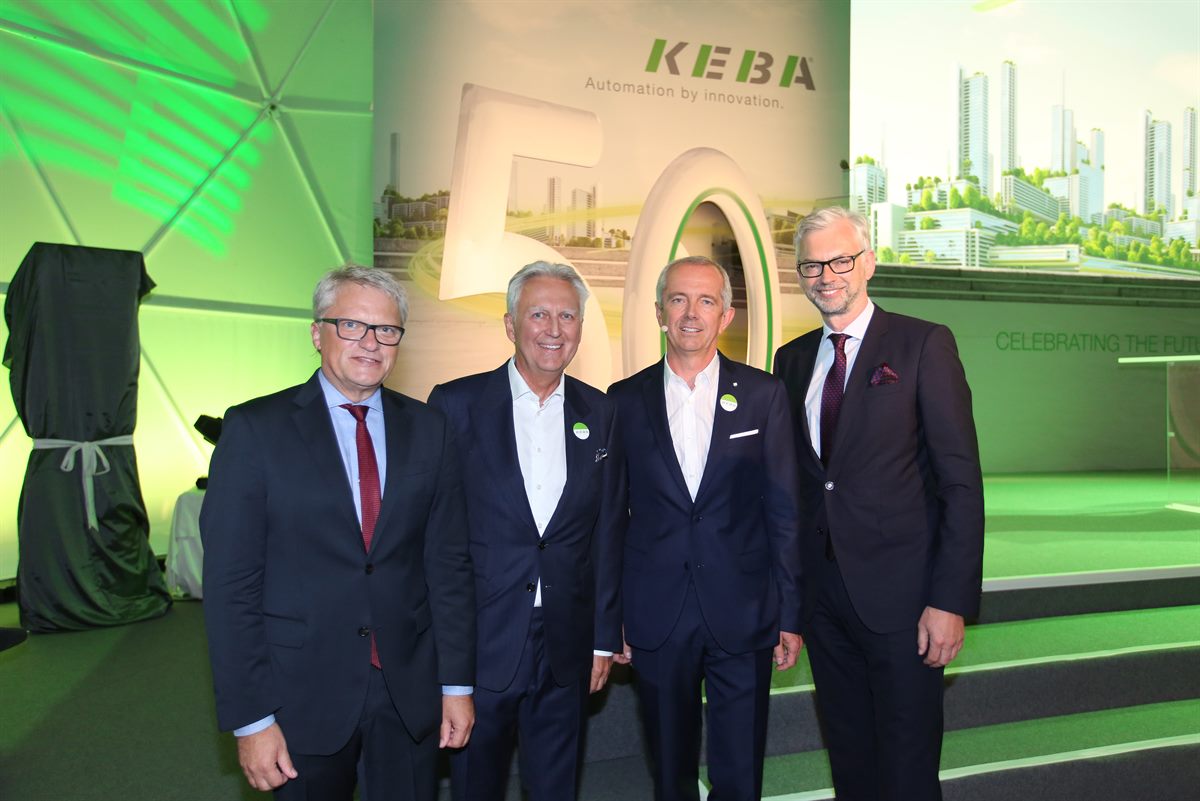 v.l.n.r. Klaus Luger, Bürgermeister Linz; Gerhard Luftensteiner, CEO KEBA AG; Franz Höller, CFO KEBA AG; Michael Strugl, Landeshauptmann Stv.