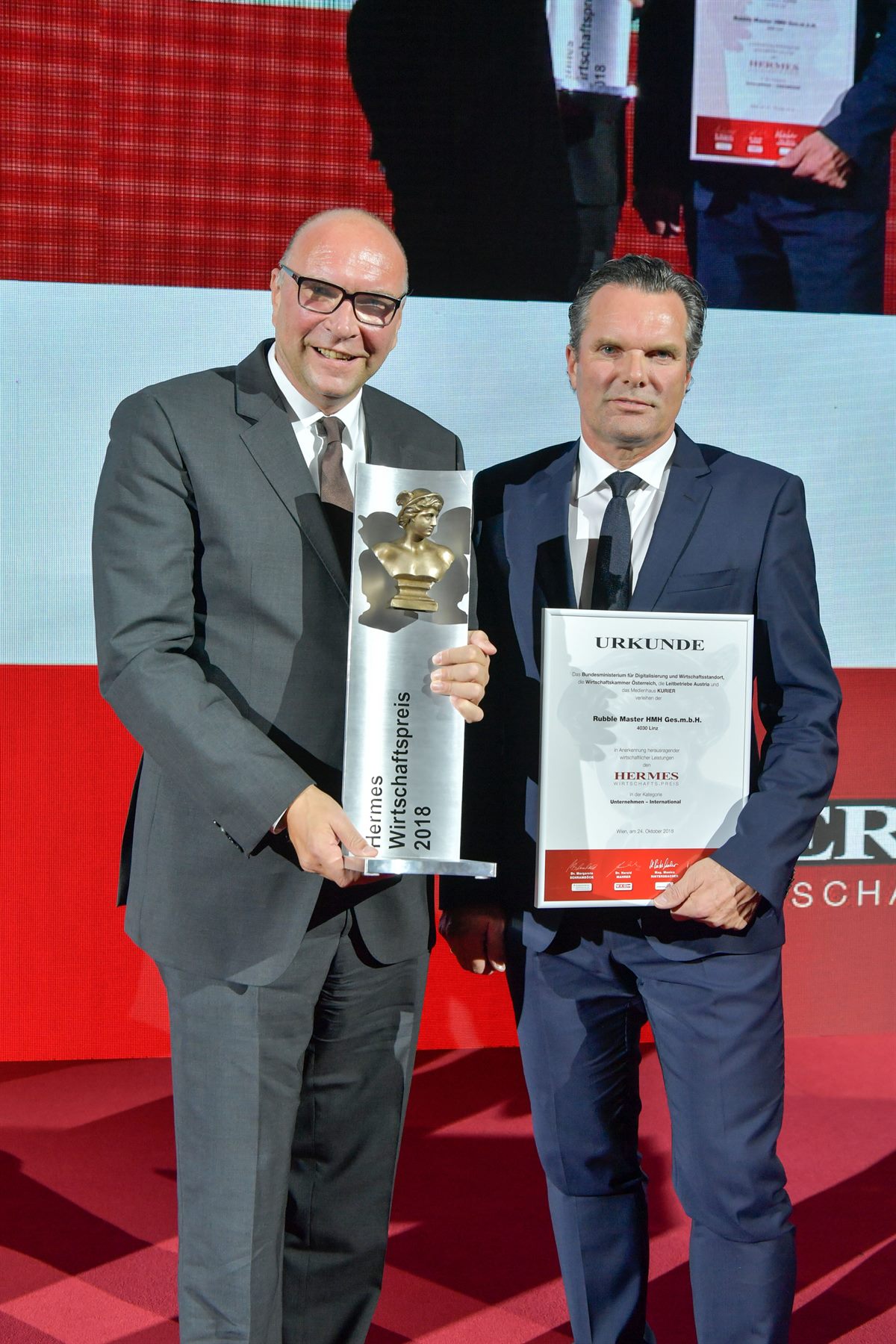 Den Erfolg von RM sehen die beiden Geschäftsführer Gerald Hanisch und Günther Weissenberger (v.l.n.r.) als Teamleistung der gesamten Belegschaft.