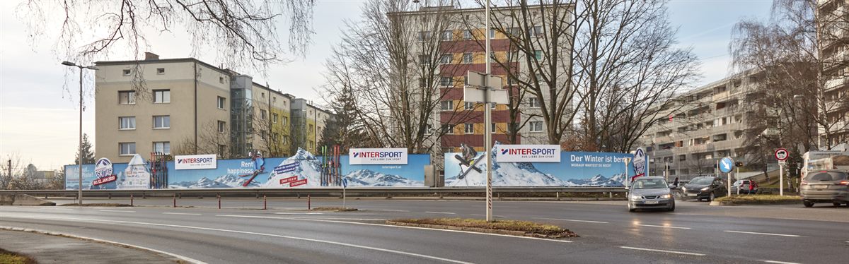 INTERSPORT Winterkampagne: Formatsprengendes Sujet auf der Westbrücke Linz