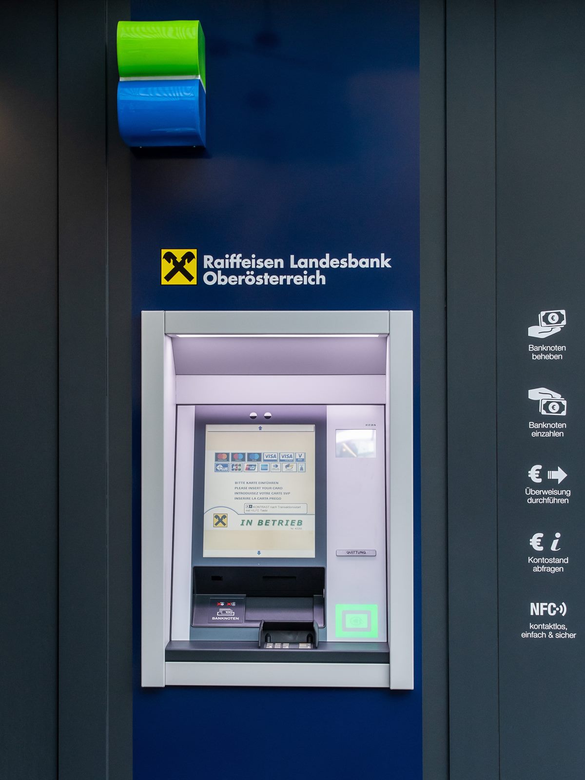 Der Geldautomat am Gewerbepark überzeugt mit modernem Design und der NFC-Bedienung.