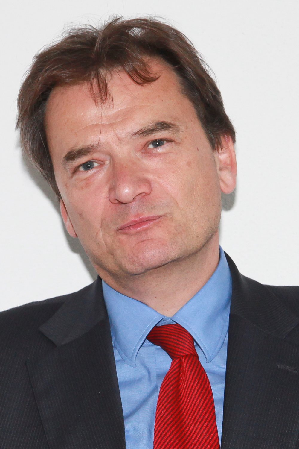 Dr. Bernd Zierhut