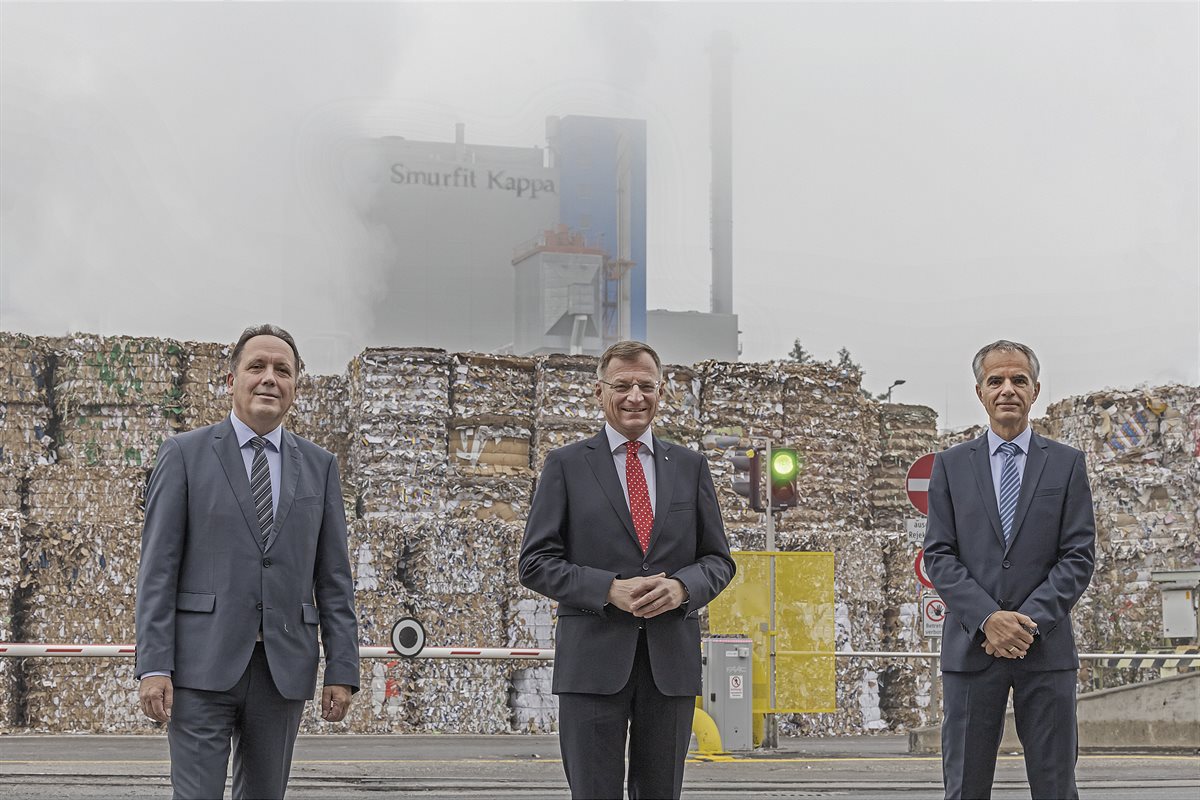 v.l.n.r.: Reinhard Reiter (CEO Virgin Fibre Cluster), Thomas Stelzer (LH OÖ), Günter Hochrathner (CEO Smurfit Kappa Nettingsdorf)
