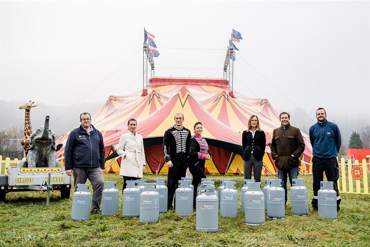 Doppler spendet Gasflaschen an gestrandeten Zirkus