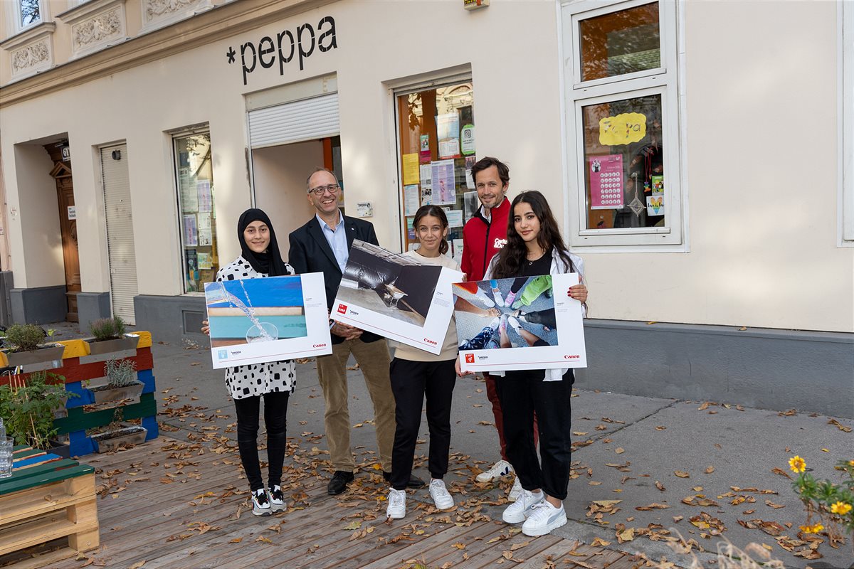 Canon und *peppa Mädchenzentrum der Caritas zeigen Ergebnisse des Fotoworkshops