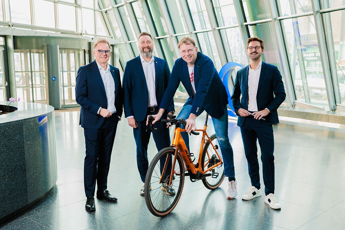 Neuer Versicherungspartner: Firmenradl setzt auf UNIQA und Knapp Digital 