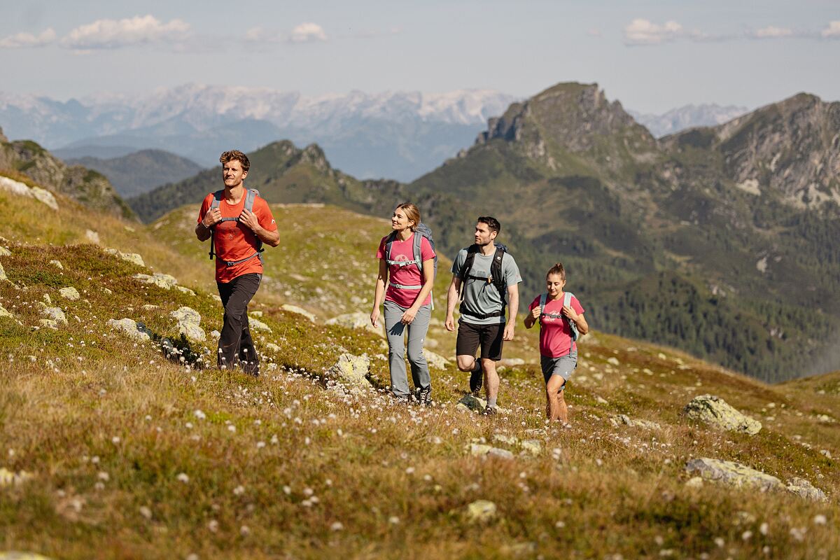 Für jeden zweiten (52 %) überwiegt beim Outdoorsport der Stressabbau als Vorteil. 