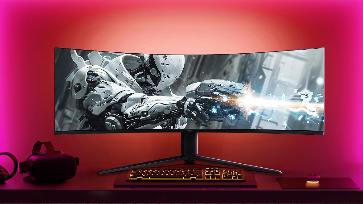Mit dem 57R94 stellt TCL ein besonders breites Monitorformat im Verhältnis 32:9 vor, das mehrere Anwendungen gleichzeitig darstellen kann. 