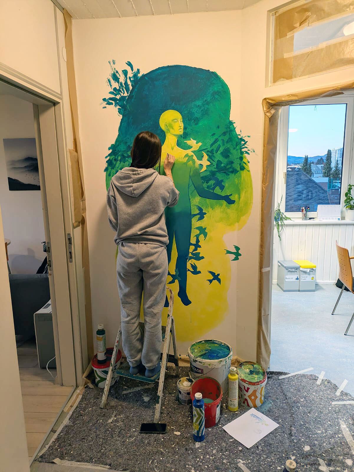 Jugendliche konnten Wände in ihren Wohngemeinschaften kreativ gestalten.