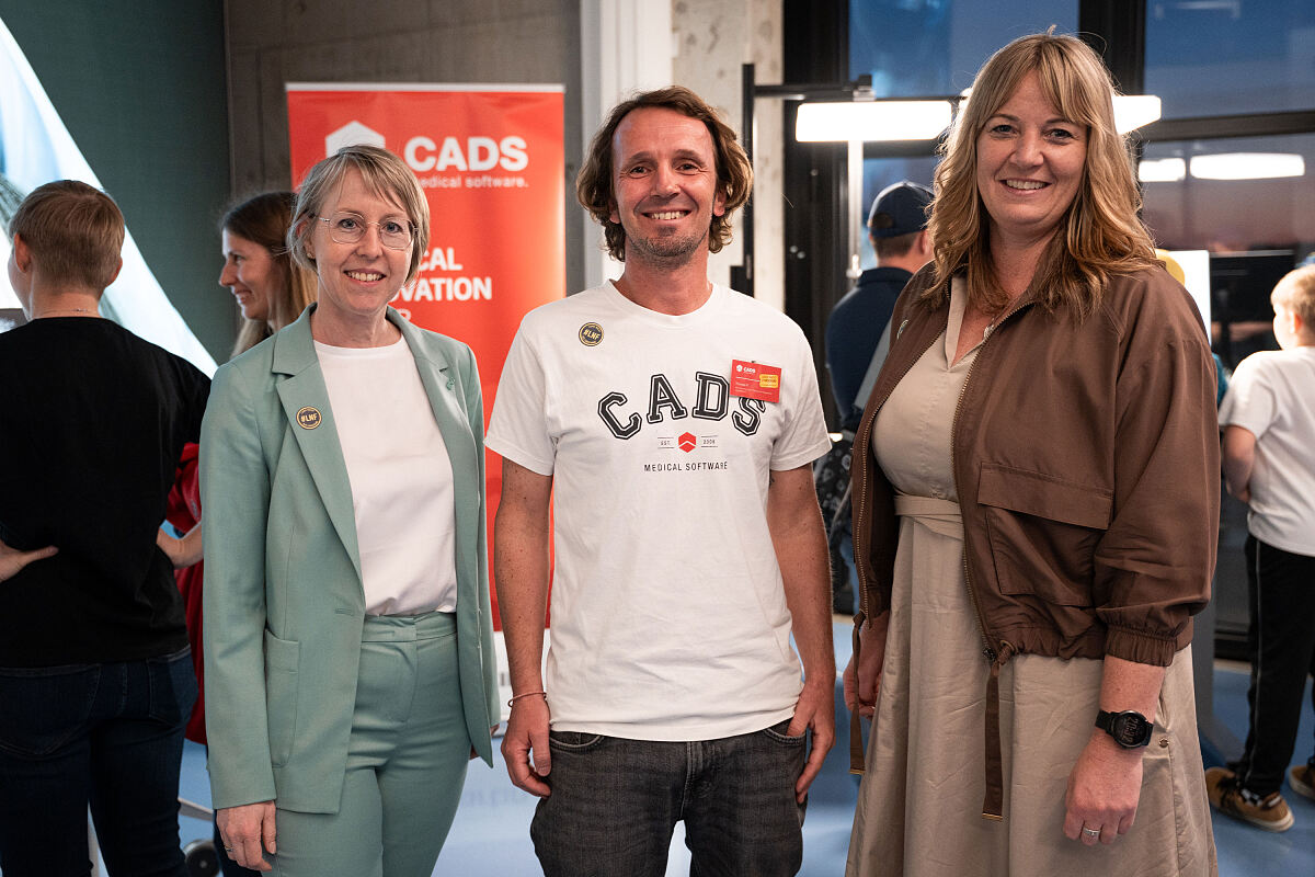 Im Bild v.l.n.r.: Eveline Grabmann (Bezirksstellenobfrau WKO Perg), Thomas Potrusil, Dr. techn.  (Head of Medical Research & AI, CADS GmbH), Eva Steinkellner, MSc (Bezirksstellenleiterin WKO Perg)