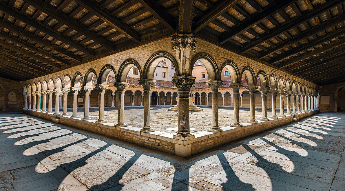 (c) CEWE_Photo_Award_2025_Friedrich Fuchshuber_Im richtigen Licht_ Kategorie Architektur