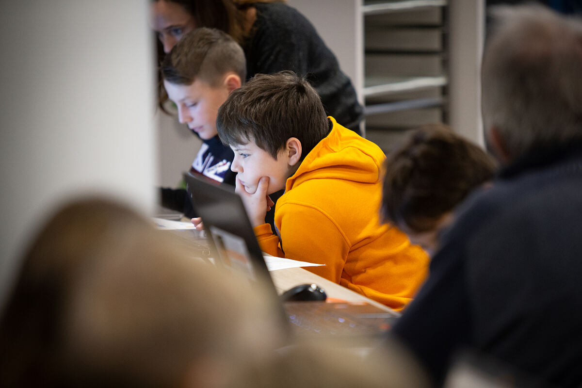 Beim CoderDojo bieten wir Kindern und Jugendlichen die Möglichkeit spielerisch Programmieren zu lernen. 
