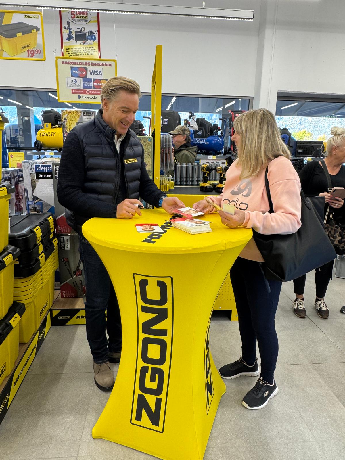ZGONC Eröffnung in Saalfelden_Autogrammstunde mit Hans Knauß