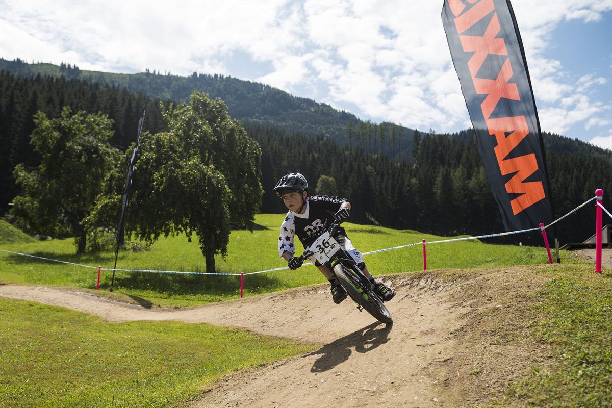 Bike-Spaß für Groß und Klein bei der INTERSPORT Pumptrack Series