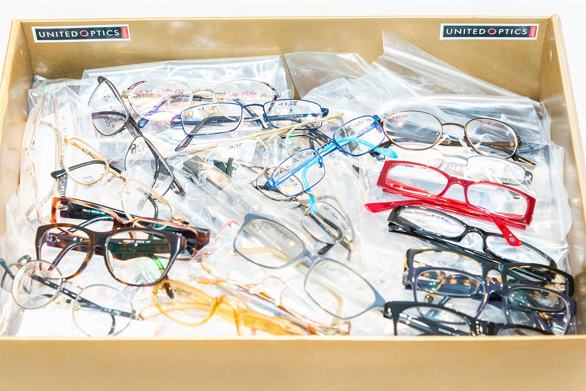 UNITED OPTICS Kunden spenden mehr als 6.300 Brillen für Hilfsprojekt in Nigeria
