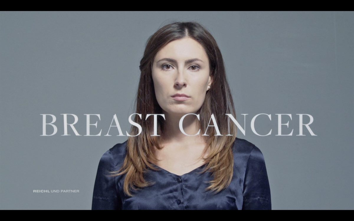 Bildtext: Parov Stelar unterstützt die Pink Ribbon Kampagne der Estée Lauder Companies. Ein 25 Sekunden TV-Spot, konzipiert und produziert von Reichl und Partner und mit unentgeltlicher Unterstützung aller Beteiligten, bringt die Kampagne auf den Punkt.