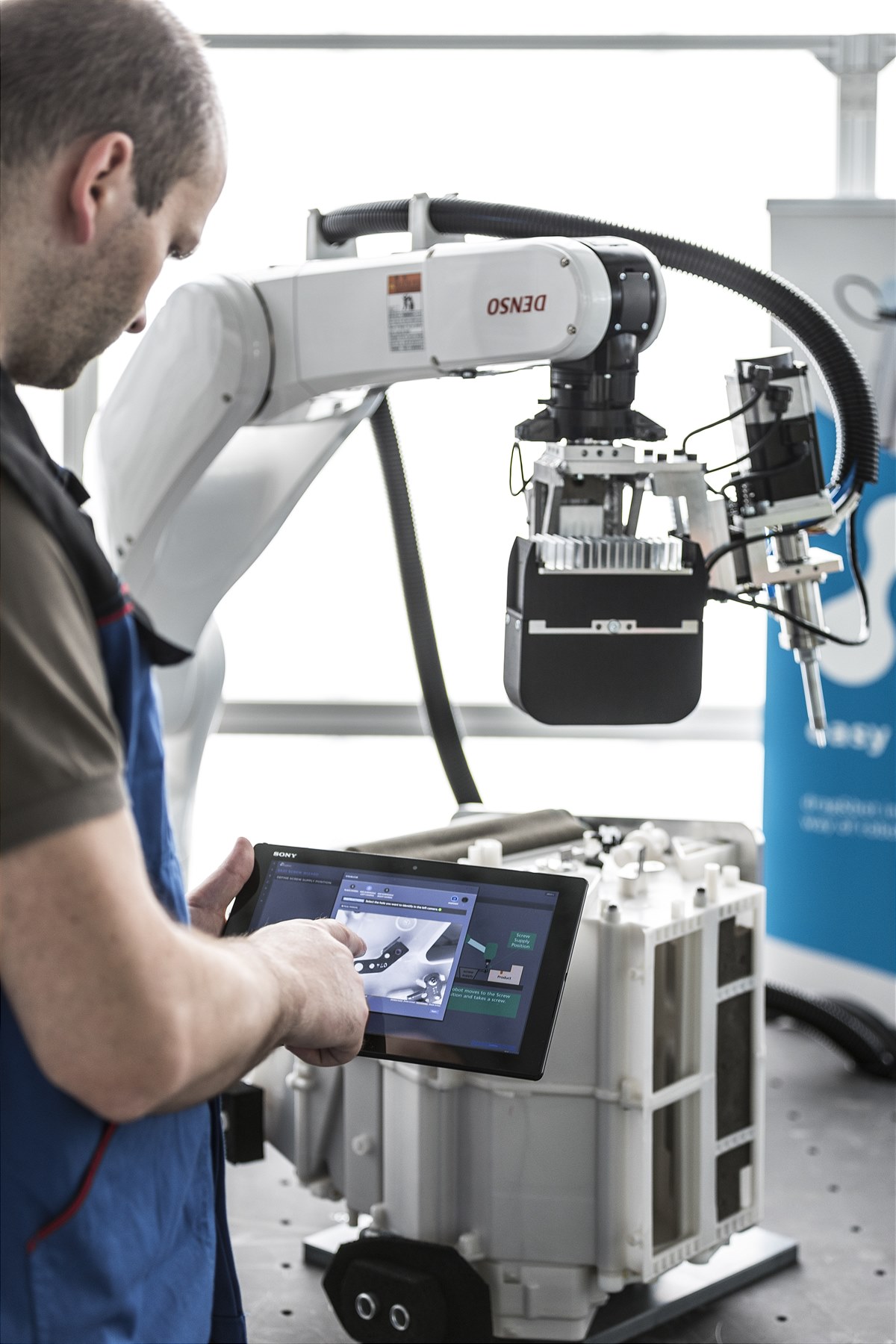 Eine intuitive Benutzeroberfläche ermöglicht  ohne aufwändige Schulung schnell und eigenständig Roboteranwendungen umzusetzen