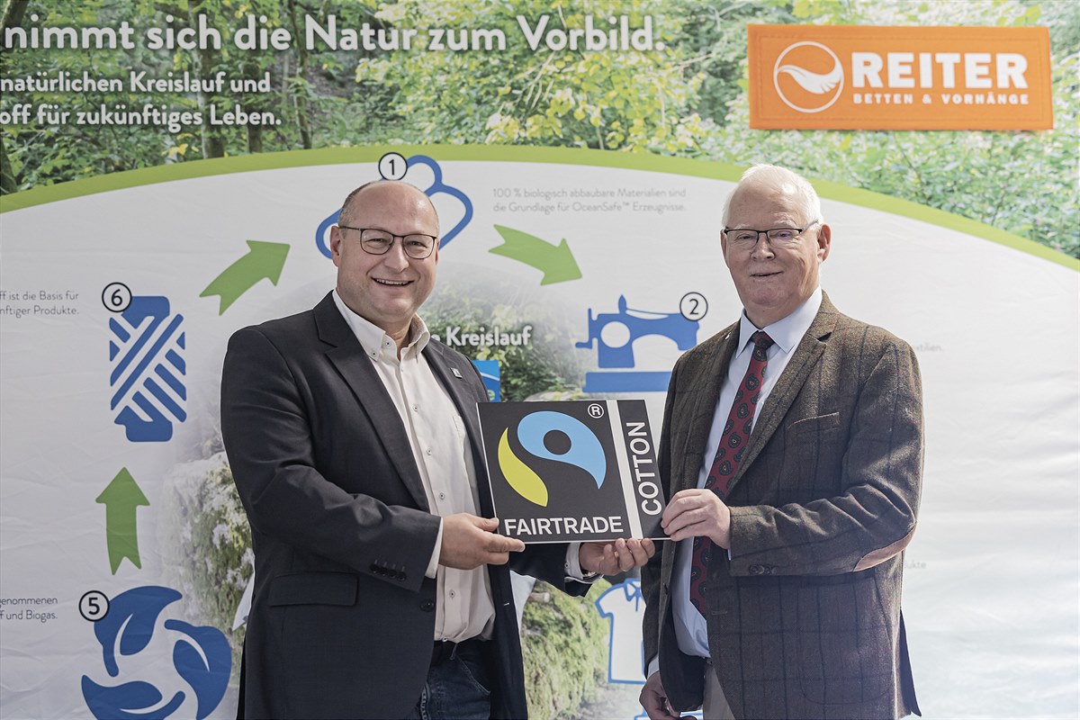 Hartwig Kirner (GF Fairtrade Österreich) und Peter Hildebrand (GF Betten Reiter) 