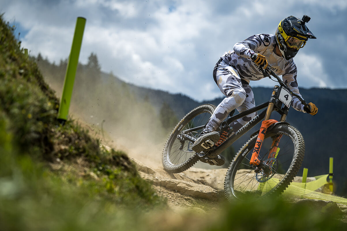 Downhill-Ass Andreas Kolb holt historischen Sieg in Leogang