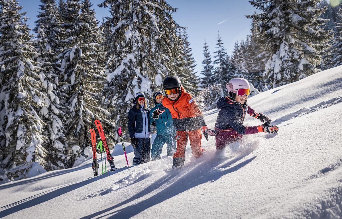 Dachstein West – Natürlich im Salzkammergut: 150 SkilehrerInnen halten Kulturgut Skifahren für nachfolgenden Generationen hoch 