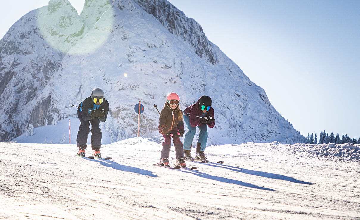 Dachstein West – Natürlich im Salzkammergut: 150 SkilehrerInnen halten Kulturgut Skifahren für nachfolgenden Generationen hoch