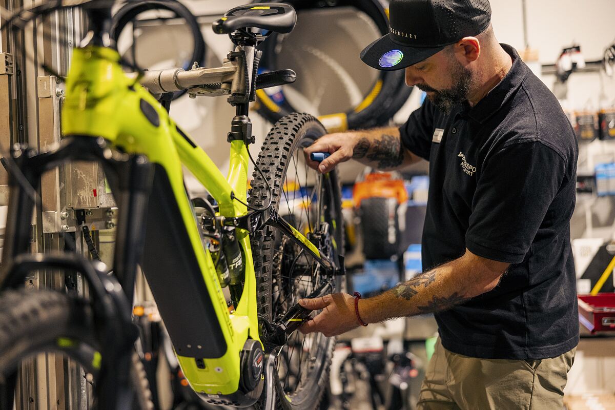 Radfahrer erhalten bei INTERSPORT mit dem Garantie- und Leistungspass neben anderen Vorzügen ein Radservice im ersten Jahr kostenlos dazu bzw. im Folgejahr vergünstigt.