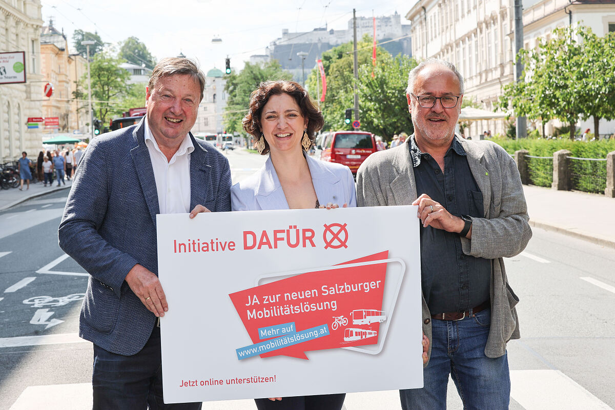 Anna Doblhofer-Bachleitner, Gunter Mackinger (li.) und Josef Scheinast (re.) bilden die Speerspitze des Personenkomitees „DAFÜR“ zur neuen Salzburger Mobilitätslösung für den Zentralraum. 