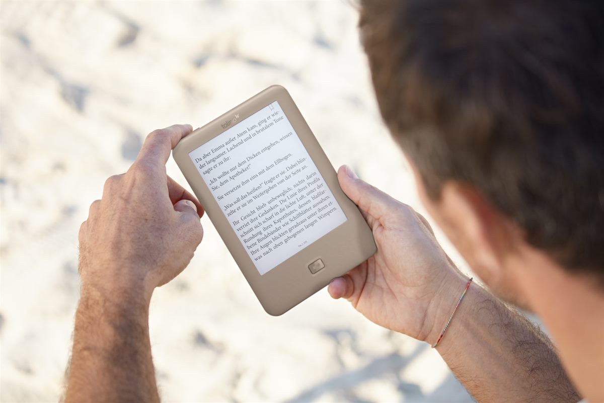 tolino page_mood_mann am strand