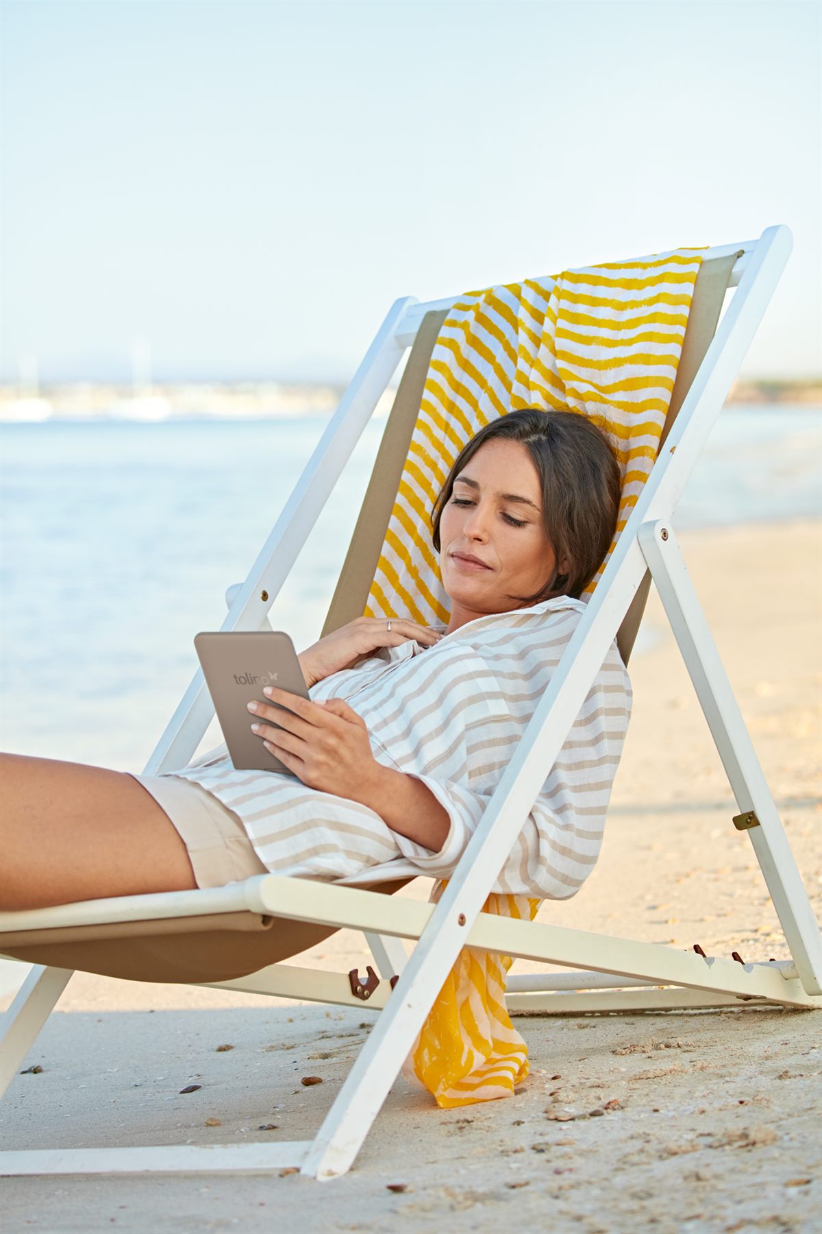 tolino page_mood_frau am strand_02