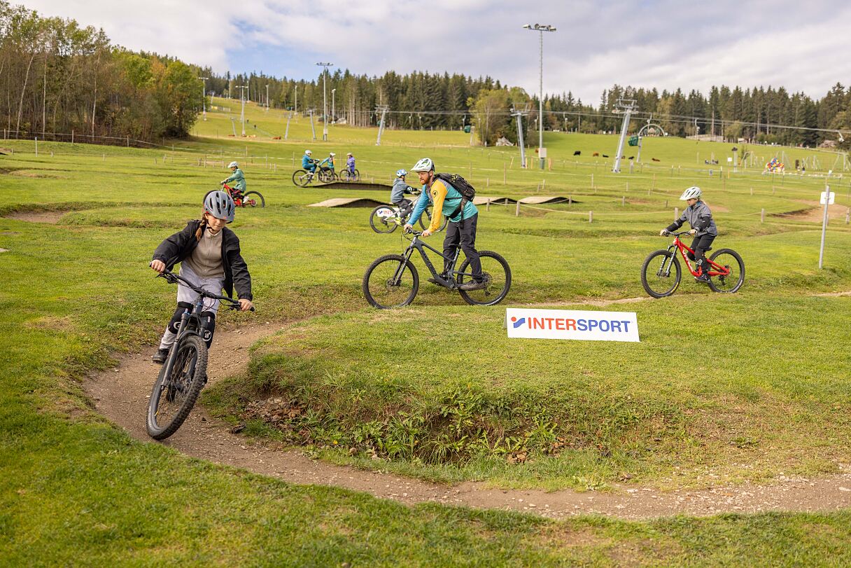 Sport ist in meinem Leben wichtig“ sagen 86 % der Eltern der Sechs- bis Zehnjährigen und 74 % der Jugendlichen. 