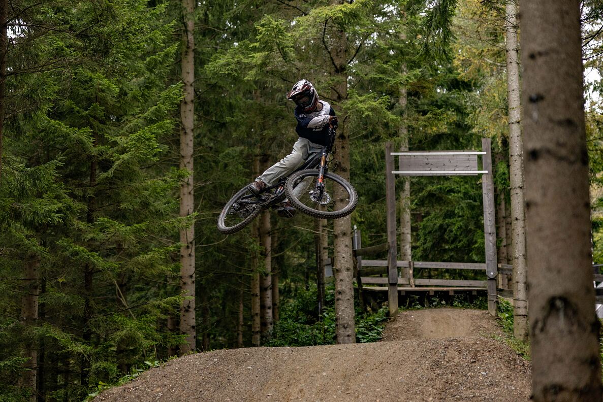 Samy Louis Fernbach auf seinem Bike