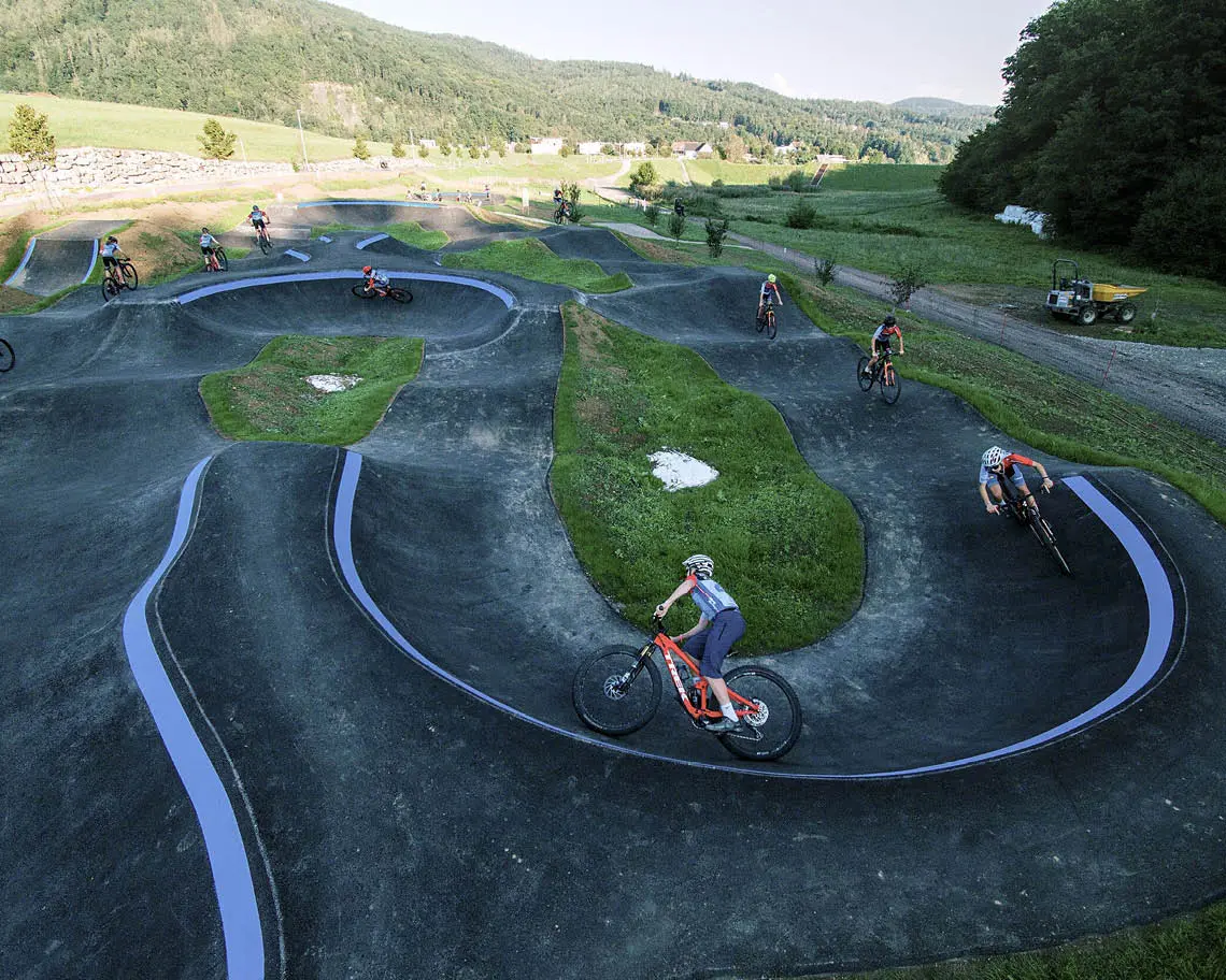 Intersport setzt sich für den Bau von Trails, Pumptracks und neuen Mountainbikestrecken in Trailcentern ein.