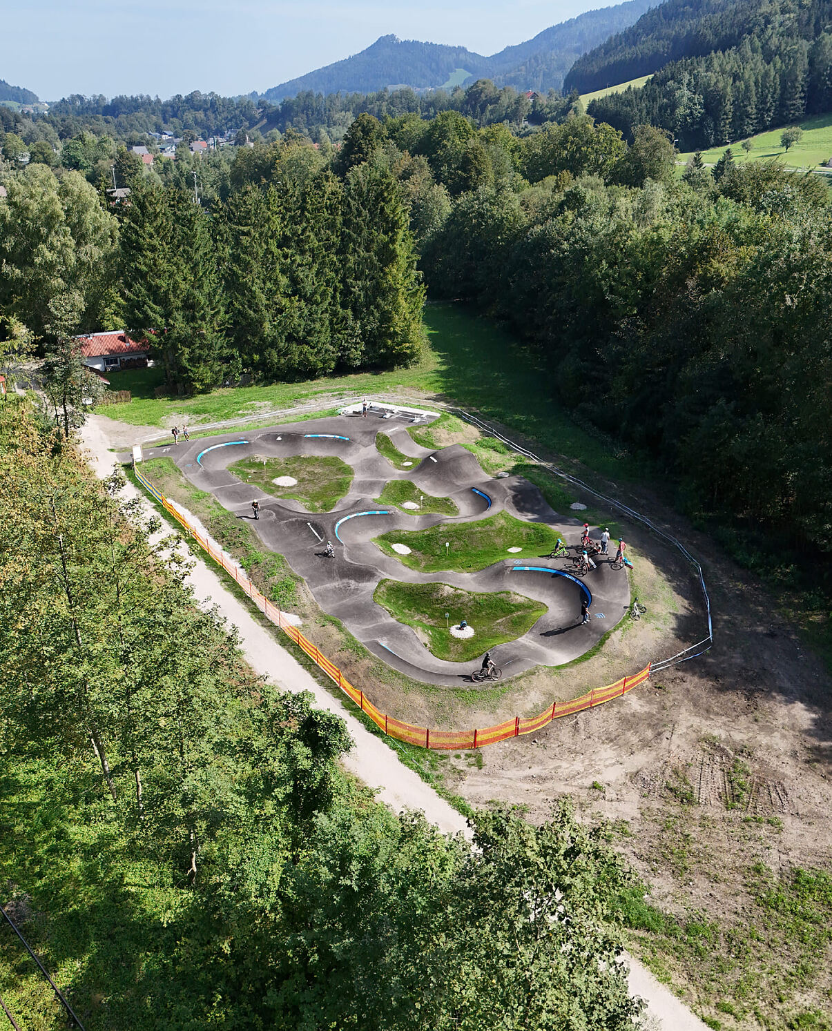 Intersport setzt sich für den Bau von Trails, Pumptracks und neuen Mountainbikestrecken in Trailcentern ein.