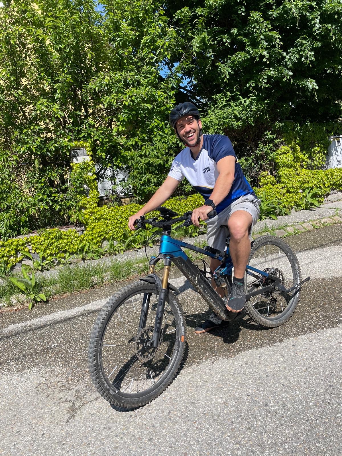 Vom Lift aufs Bike: OTIS-Mitarbeiter radeln jetzt dienstlich