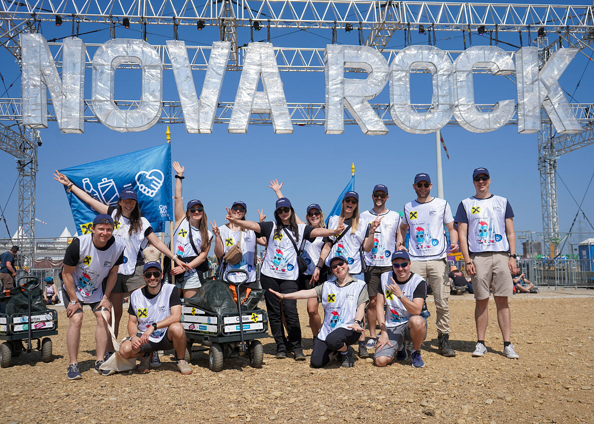 Wenn aus Festivalstimmung Solidarität wird:  PÜSPÖK sammelte beim Nova Rock Festival gemeinsam mit der Caritas Burgenland Pfand für den guten Zweck. 