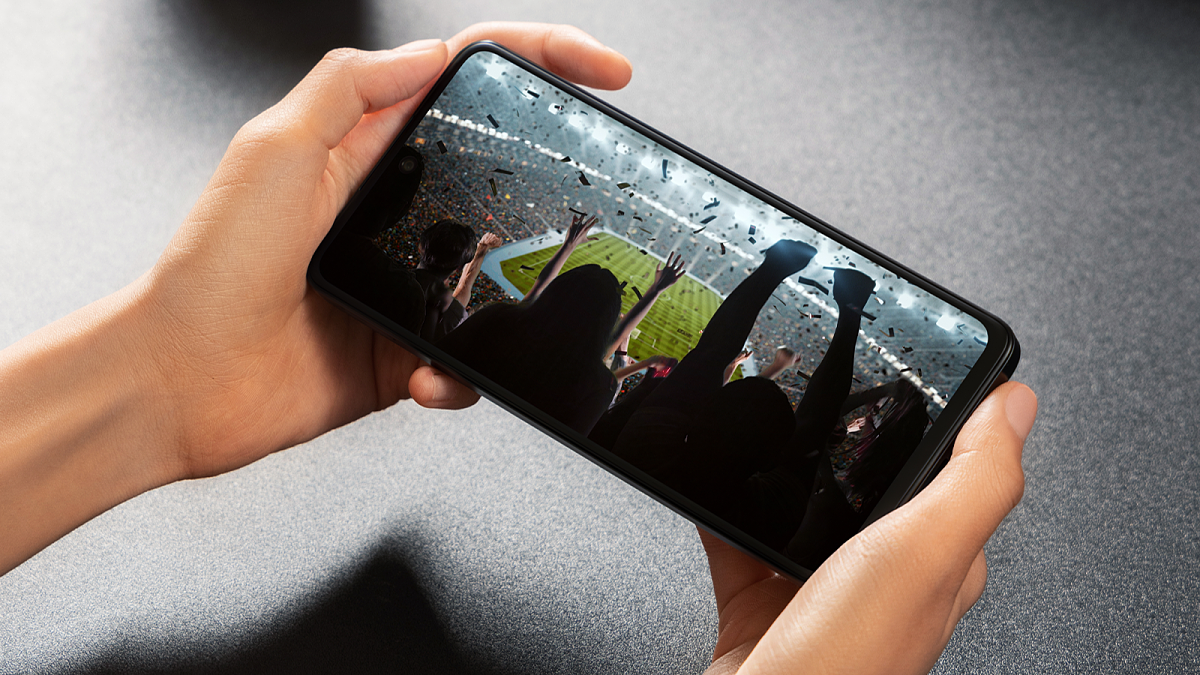 Das TCL 60 SE NXTPAPER 5G bietet eine papierähnliche Displayoberfläche, die auch bei direkter Sonne angenehm für die Augen ist. 