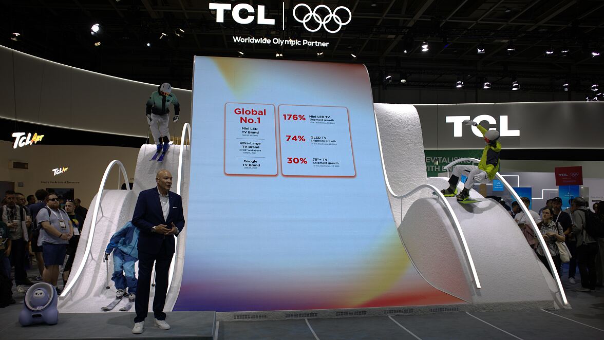 TCL, Weltmarktführer für Mini LED TVs und globaler Partner der Olympischen Spiele hat auf der IFA 2025 seine Produktvielfalt präsentiert. Eröffnet wurde die Halle 21A durch Stefan Streit, CMO TCL Europe. 