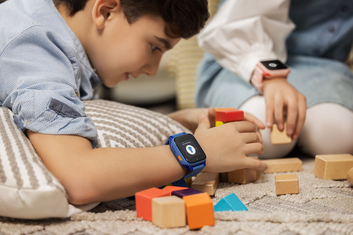 TCL MOVETIME Kids Watch MT46 - Lifestyle