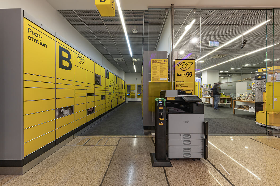 Die neue 247-Poststation der Österreichischen Post befindet sich links neben der Postfiliale in der Lentia City.