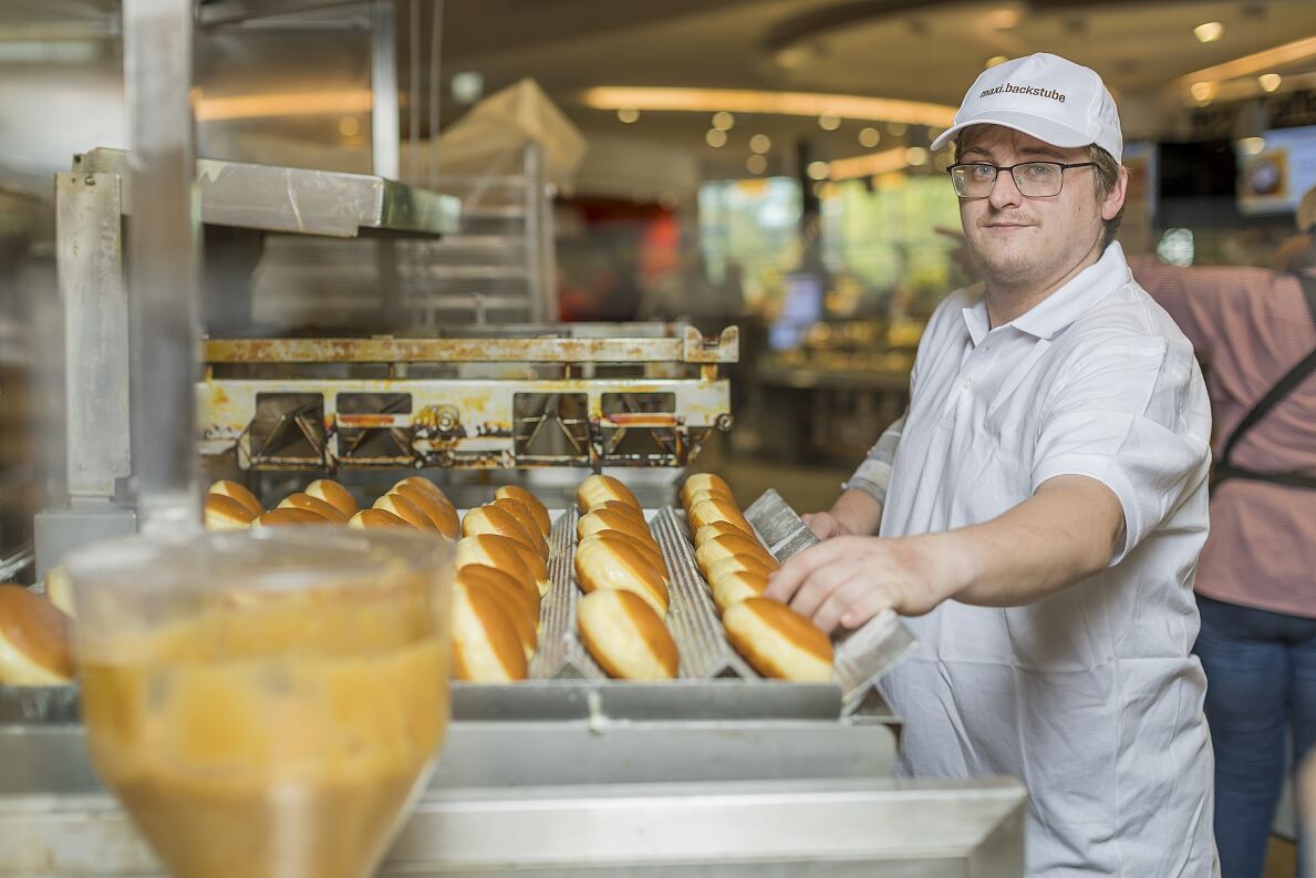 Seit 1. September läuft bereits die Produktion der Premium- und Gourmetkrapfen auf Hochtouren. Besonders beliebt sind – neben dem Premium-Marillenkrapfen – die Sorten Bourbon-Vanille und Classic-Nougat.