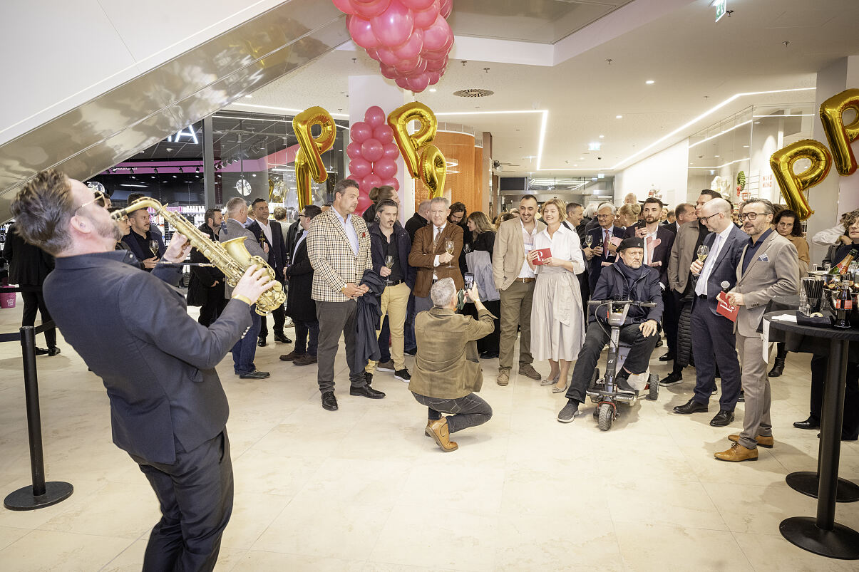 Ausgelassene Stimmung beim Pre-Opening der Passage Linz mit Max the Sax als musikalischer Höhepunkt