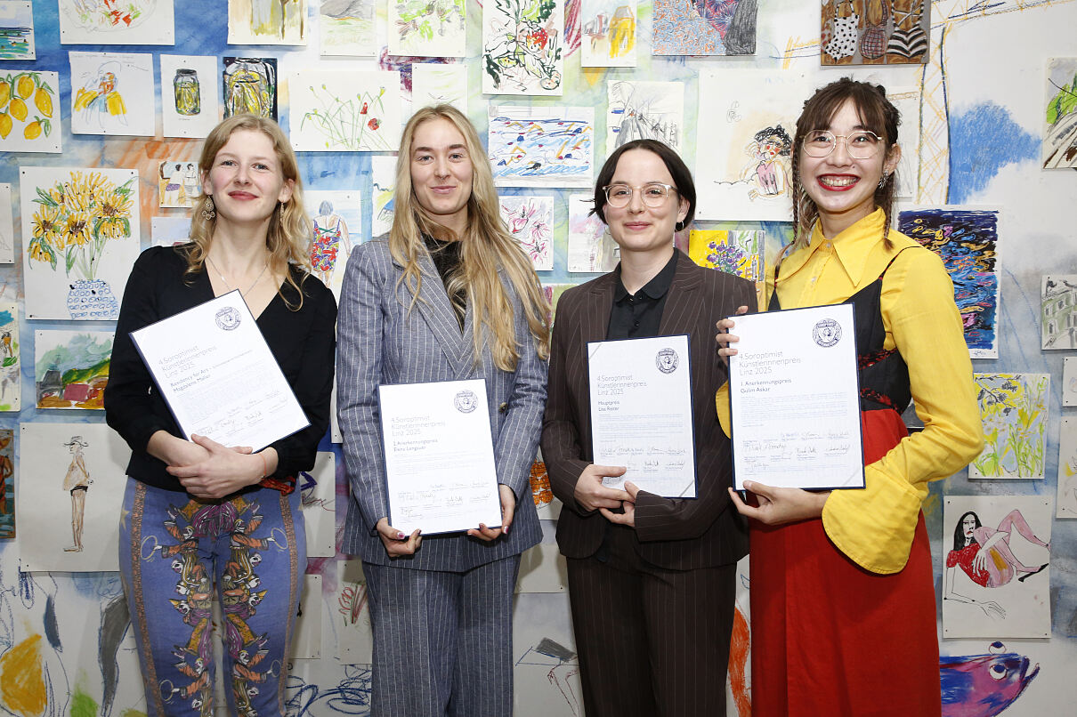 Alle Preisträgerinnen des Künstlerinnenpreises 2025: Elena Lengauer und Magdalena Maller, Lisa Reiter und Gulim Askar