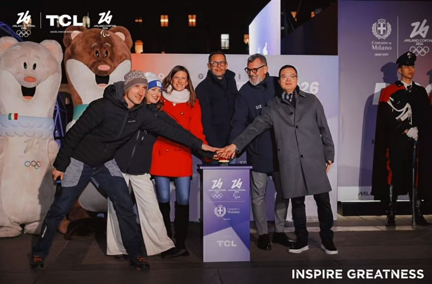 Die feierliche Beleuchtungszeremonie für den Baum der Spiele auf der Piazza del Duomo in Mailand fand am 6. Dezember 2025 statt und wurde von TCL unterstützt.