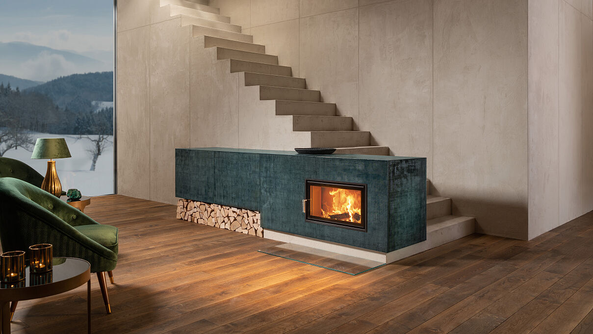 Der Westen ist Kachelofen-Hotspot: 13,6% nutzen bereits einen Kachelofen und etwa jeder Vierte in Tirol und Vorarlberg wünscht sich zudem einen Traditionsofen. 