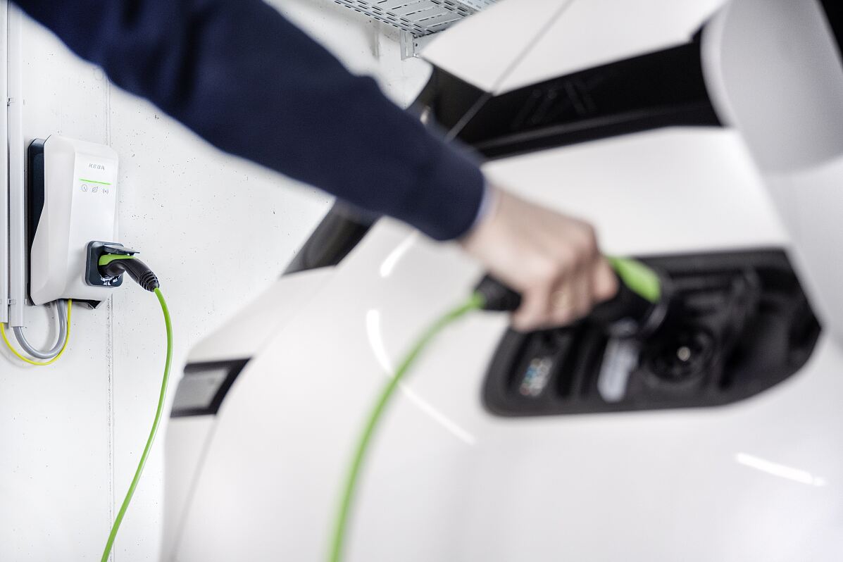 Die KeContact P40 mit Typ-2-Buchse ist speziell auf die Anforderungen im halböffentlichen und öffentlichen Bereich zugeschnitten.